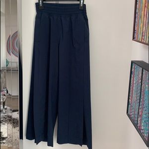 Lululemon navy wide leg capris